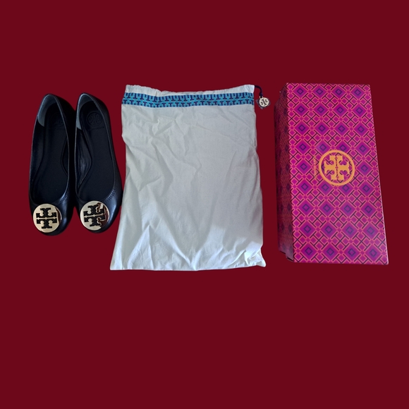 Tory Burch Black and Gold Women's Flats - Picture 5 of 6